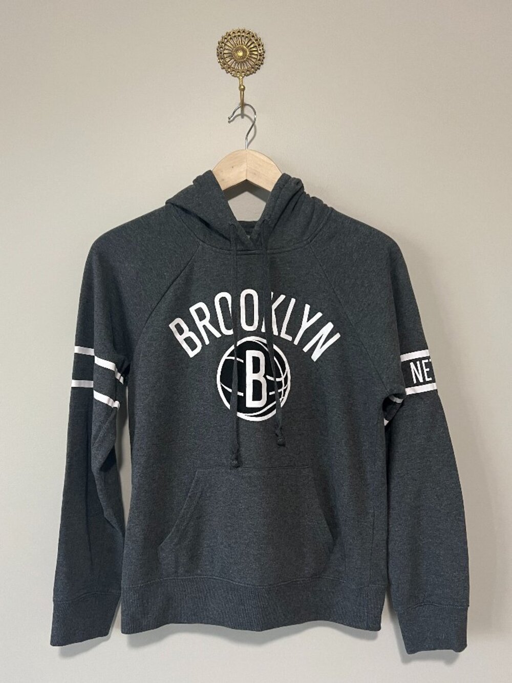 NBA Brooklyn Nets Gray Pullover Hoodie Small Athleisure Sweatshirt
